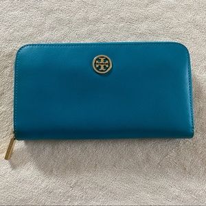 EUC Tory Burch Robinson Zip Around Wallet